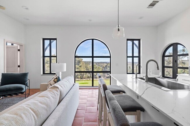 Building Photo - 2701 Bumble Bee Dr