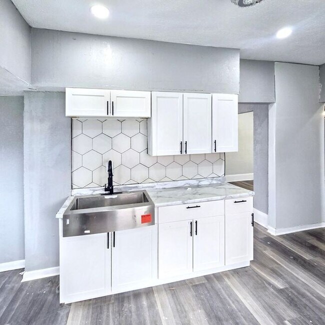 Building Photo - 3-Bedroom Home with Attic and Basement in ...