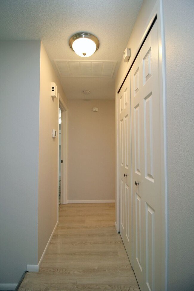 Building Photo - Freshly Remodeled Sprawling 3 Bed, 2 Bath ...