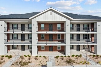 Building Photo - Brand New Modern Condo in Springville