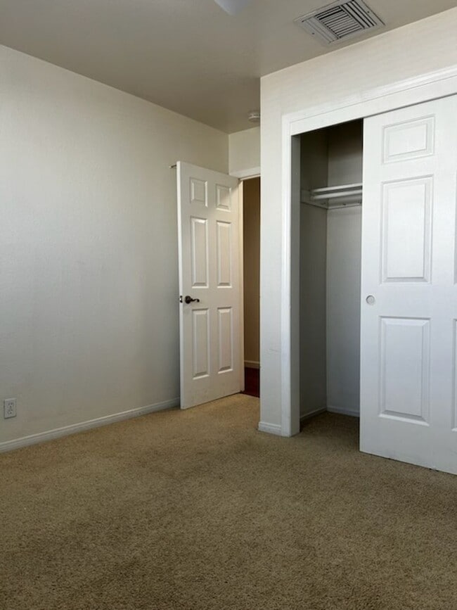 Building Photo - PLEASE CONTACT VAUGHN REALTY TO SET UP AN APPOINTMENT (760)446-6561