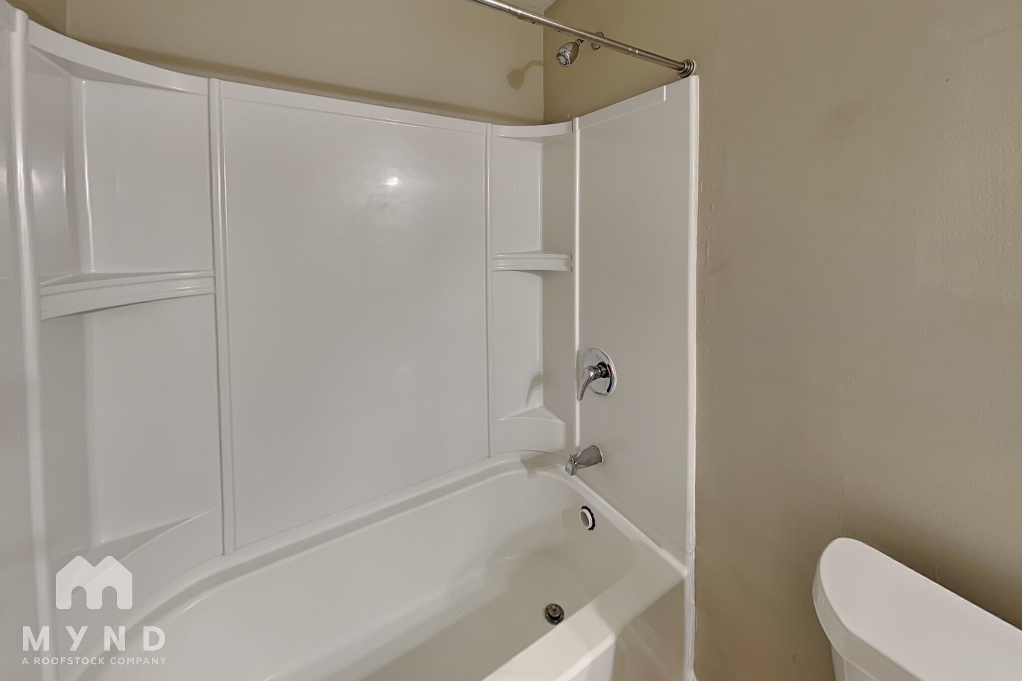 Building Photo - 3295 Redona Dr