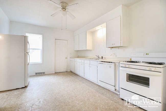 Building Photo - 415 E Broadway St