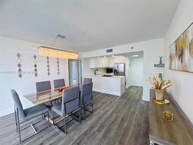 Building Photo - 3625 N Country Club Dr