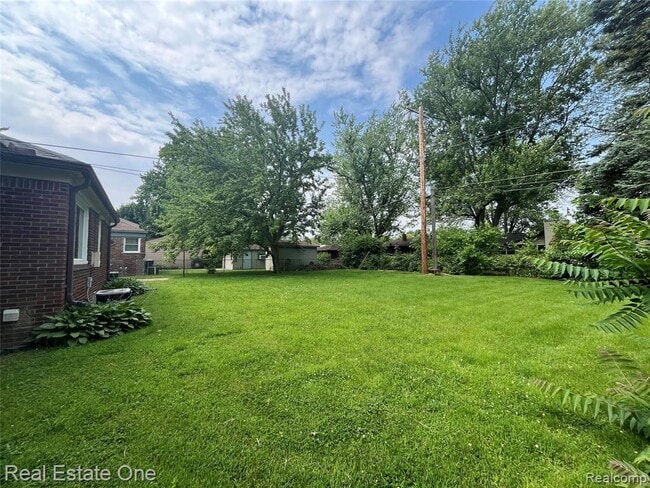 Building Photo - 10053 Royal Grand Ave