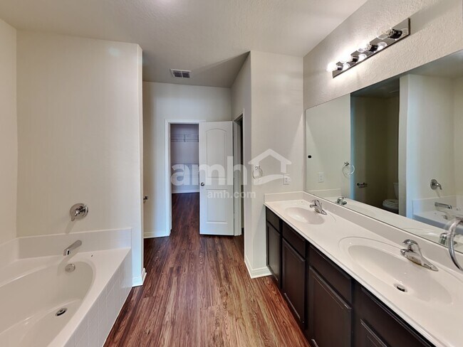 Building Photo - 7931 Bluewater Cove