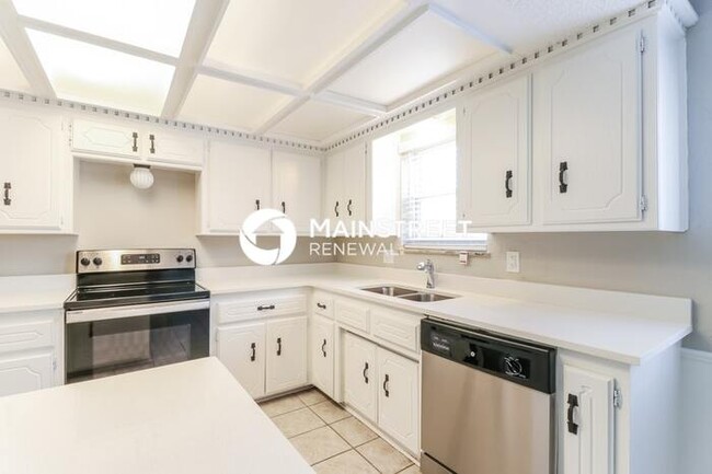 Building Photo - 1113 N Patterson Dr