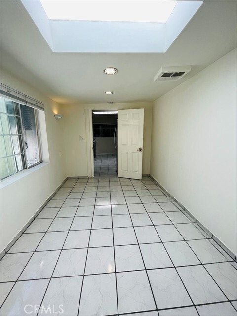 Building Photo - 729 Orange Dr