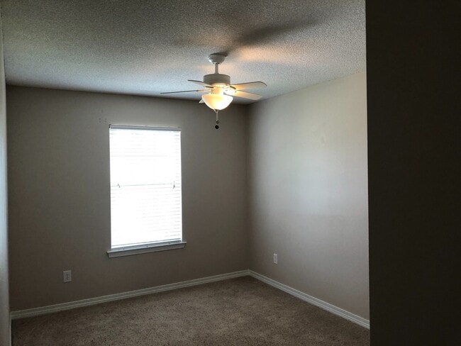 Building Photo - Gulf Breeze - Grand Ridge - 4 bedroom, 2.5...