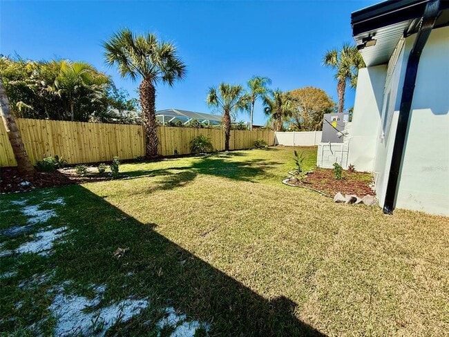 Building Photo - 3930 E Eden Roc Cir