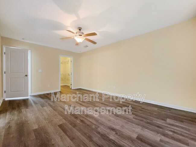 Building Photo - 4 Wisner Ct