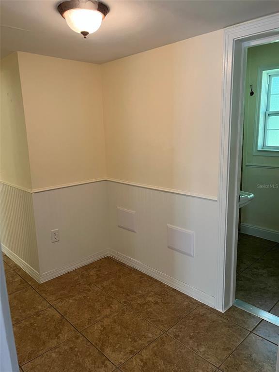 Building Photo - 122 NE 37th Terrace