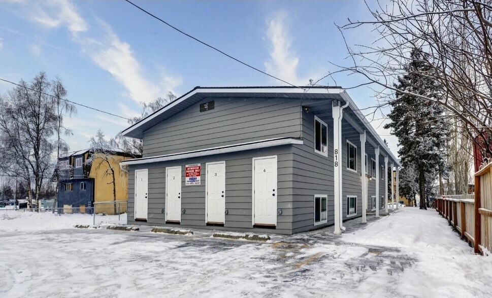 Building Photo - 818 E 10th Ave
