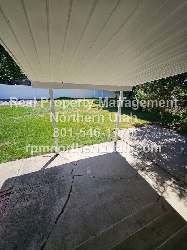 Building Photo - Stunning 5 Bedroom Home in Kaysville Now A...
