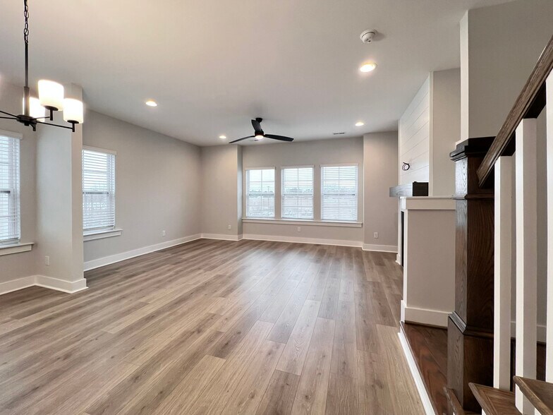 Building Photo - 8520 Silsbee Dr
