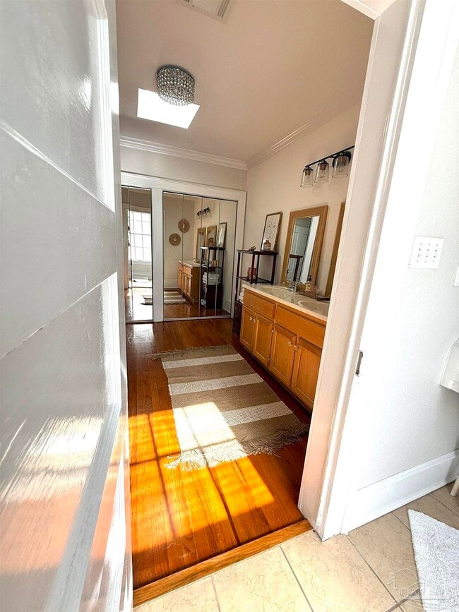 Building Photo - 6855 Pine St