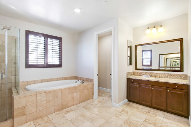 Building Photo - 5393 Stoneview Rd