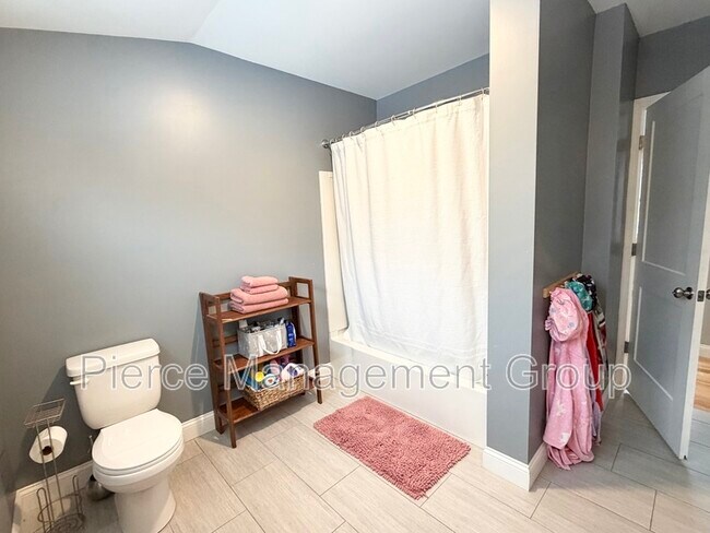 Building Photo - 395 Critchett Rd