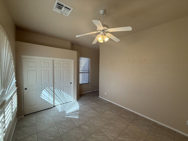 Building Photo - 3260 E Isabella Ave