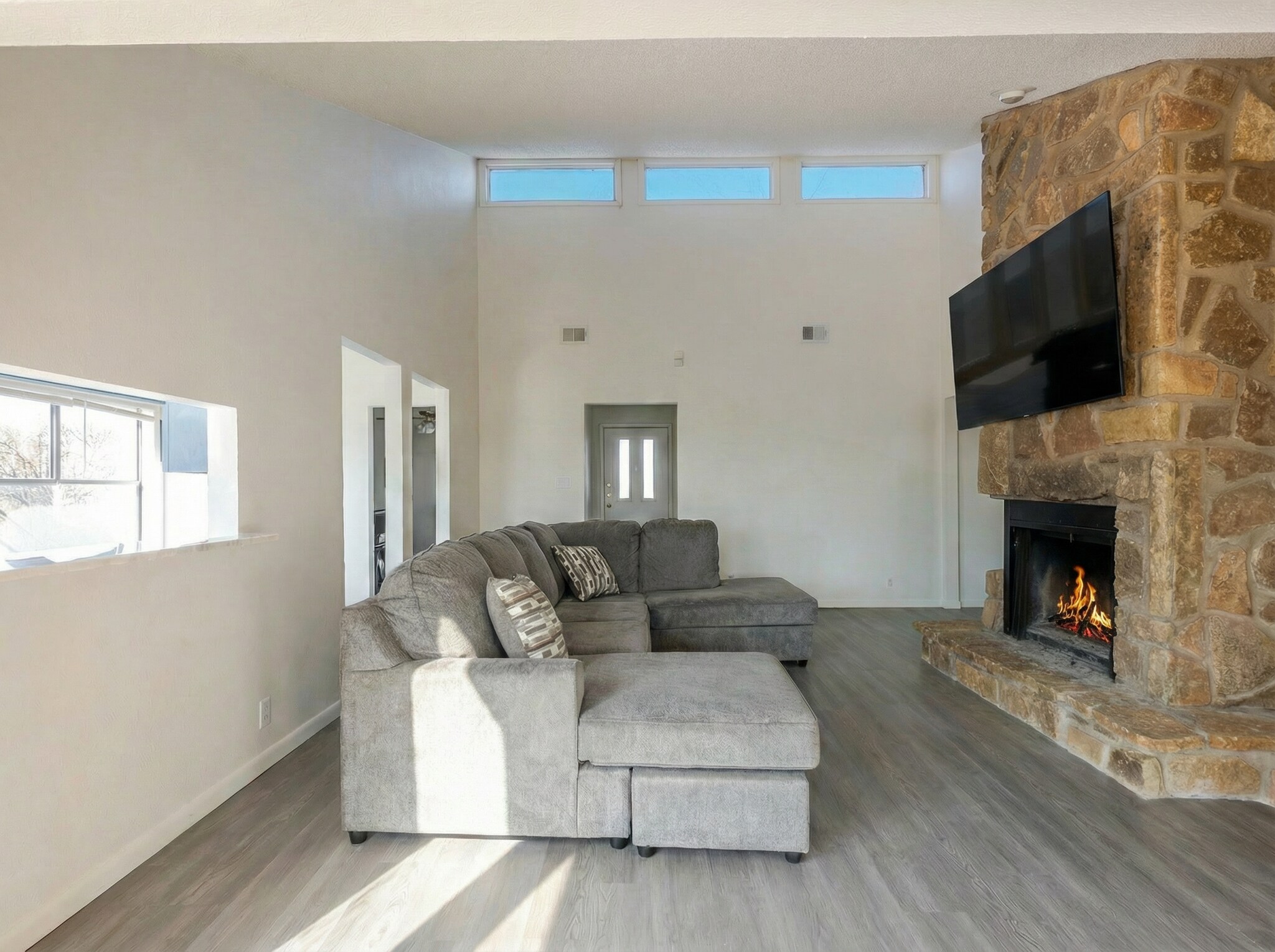 Building Photo - 504 Hilltop Dr