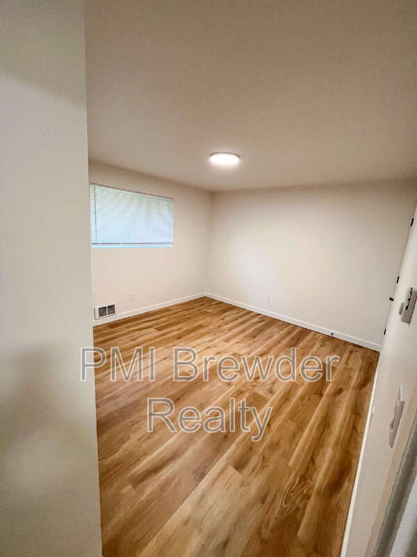 Building Photo - 9727 5th St NE