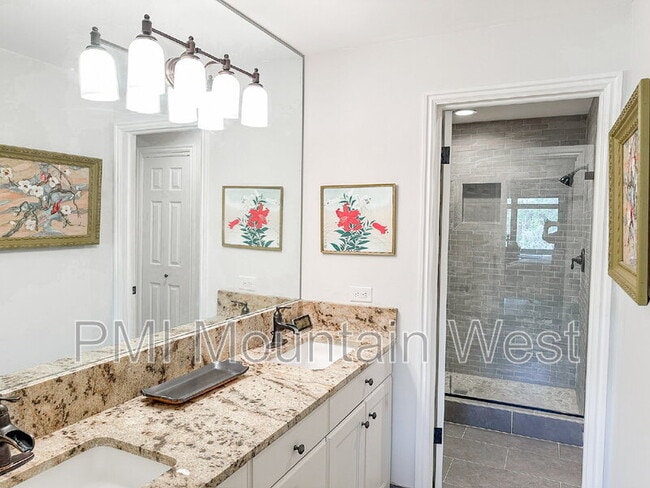 Building Photo - 171 E 3rd Ave