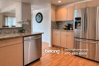 Building Photo - 33 Lakes Edge Dr