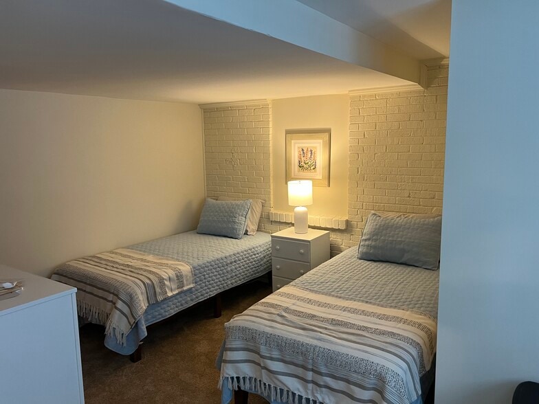Bedroom 2 - 104 W Hembree St