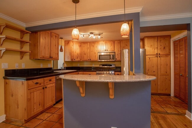 Building Photo - Charming 3 bedroom/2 bathroom Single Family Home!