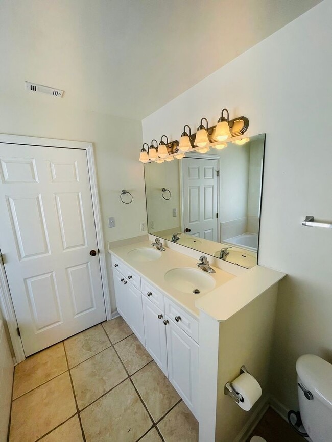 Building Photo - GLEN AT GOLDEN EAGLE