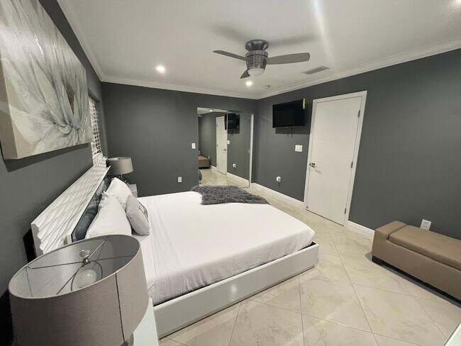 Building Photo - 584 Vossler Ave