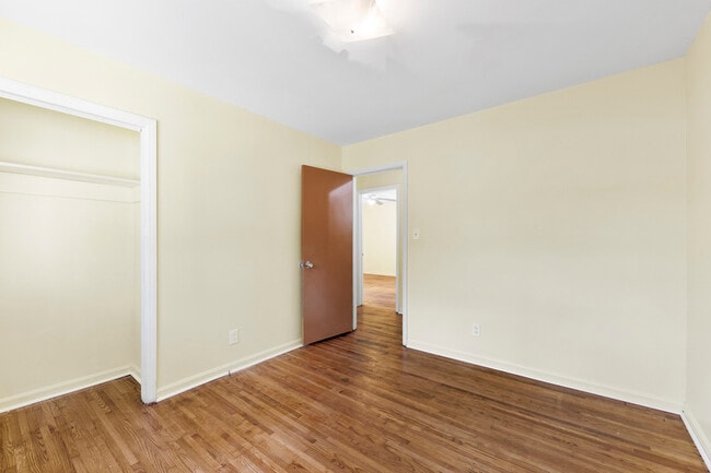 Building Photo - 3220 Wiseman Dr