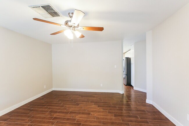 Building Photo - 746 E Huber St