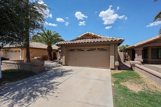 Building Photo - Beautifully renovated 3 bedroom 2 bathroom...