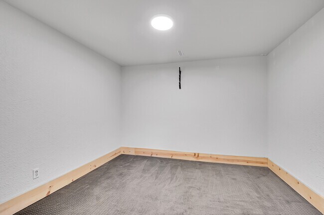 Building Photo - 5237 S Olive Rd