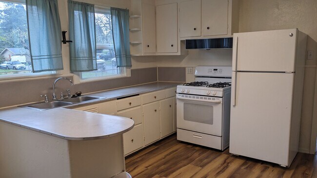 Building Photo - 2069 Holly St