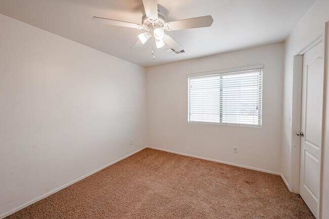 Building Photo - 12039 W Leather Ln