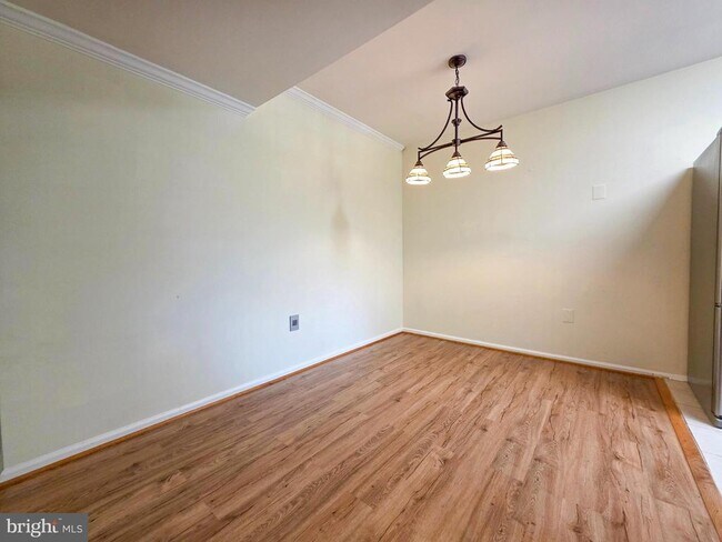 Building Photo - 7758 New Providence Dr