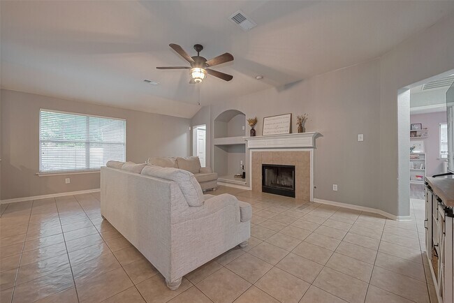 Building Photo - 119 Genesee Ridge Dr