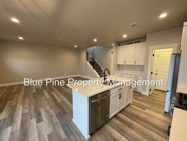 Building Photo - 2925 Sunburst Dr