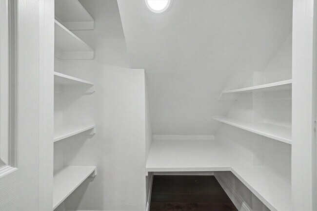 Building Photo - 751 Bison Dr