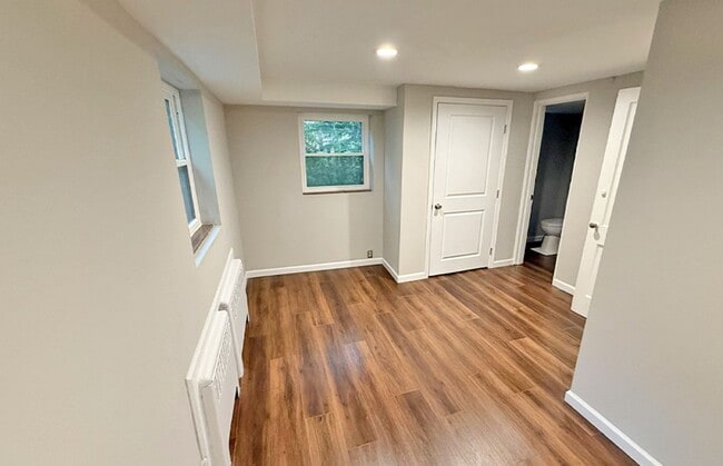 Building Photo - 458 Wood Ave