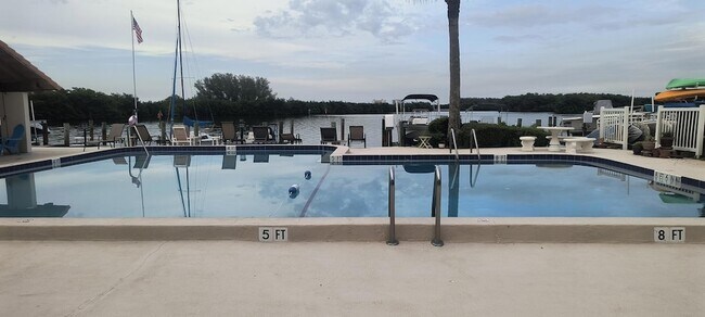 Building Photo - 1611 Minutemen Causeway