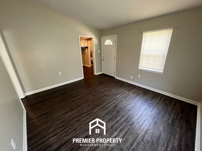 Building Photo - Charming 4BR/1BA Southwest Memphis Home | Vaulted High Ceilings & Large Fenced Yard