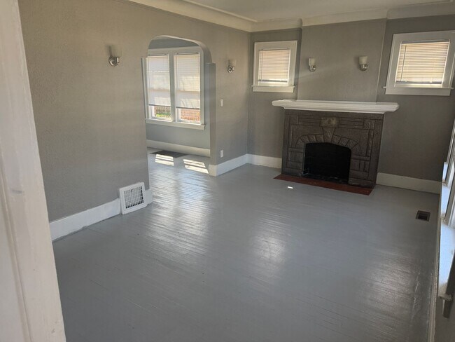 Building Photo - Cozy 3-Bedroom Home in Detroit