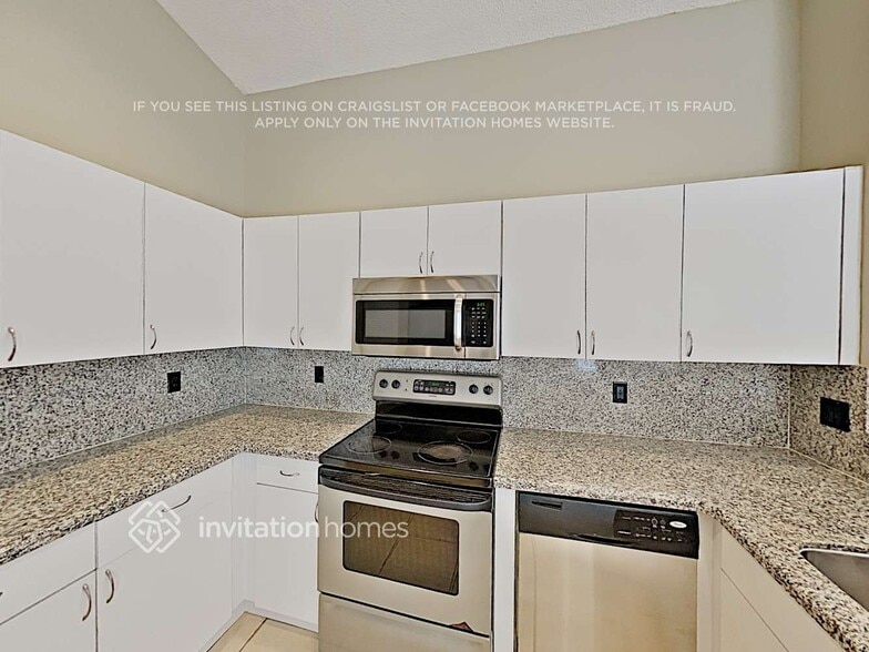 Building Photo - 1380 Presidio Dr