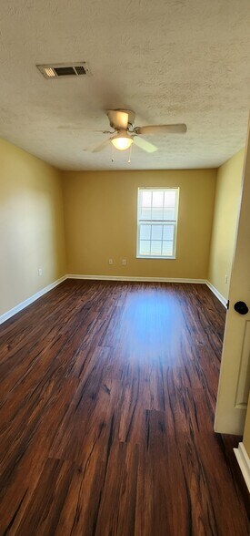 Building Photo - 1806 Watauga St