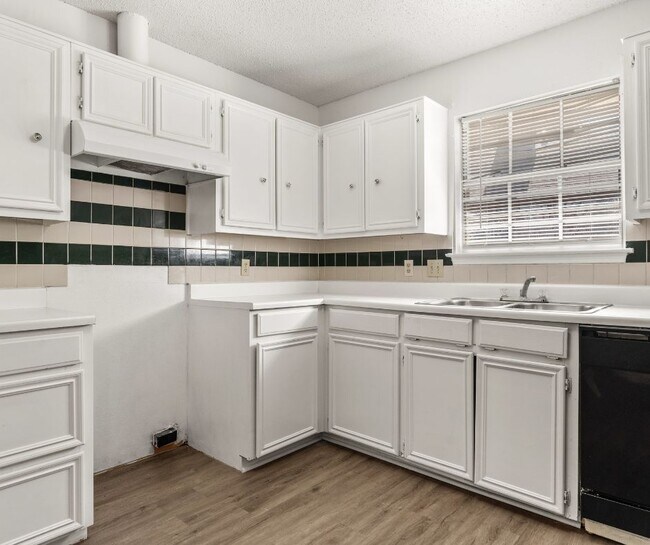 Building Photo - 1727 Ramada Dr