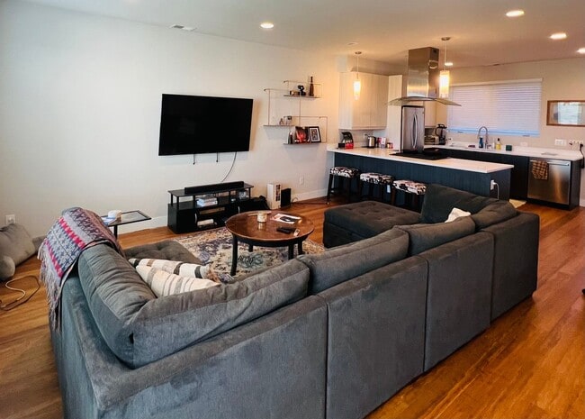 Building Photo - 3 Bed 3 1/2 Bath Townhouse in Denver's West Colfax Neighborhood