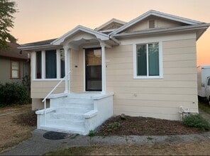 Building Photo - Beautiful 4 Bedroom Home Located on North Beacon Hill!